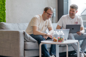 KMH Mitarbeiter helfen Ernegierversorger Kunden zu binden und Kosten zu senken