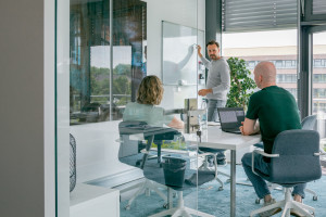 KMH Mitarbeiter zeigen Energieversorgern wie sie Daten richtig nutzen